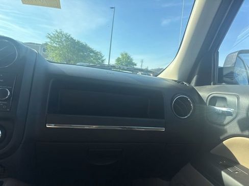 Used 2015 Jeep Patriot High Altitude FWD image 28