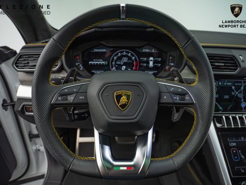 Used 2022 Lamborghini Urus image 27