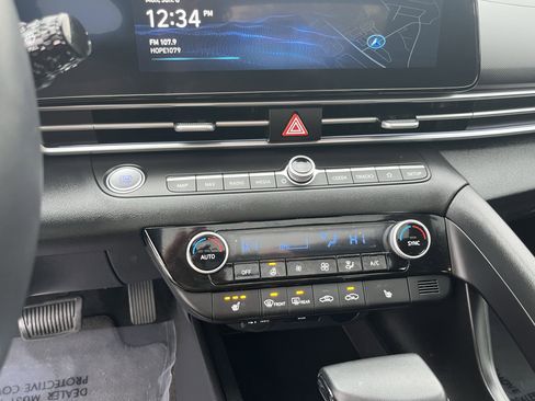 Used 2025 Hyundai Elantra SEL FWD image 22