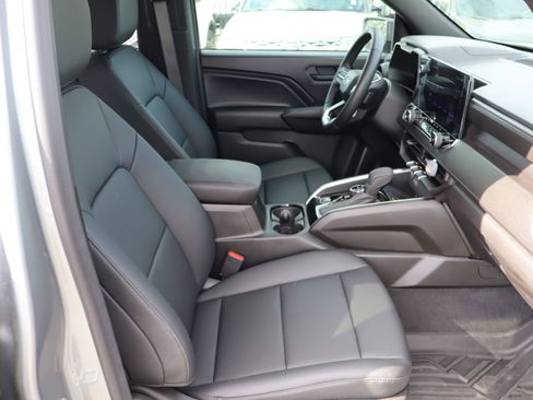 Used 2025 Chevrolet Colorado Trail Boss image 37