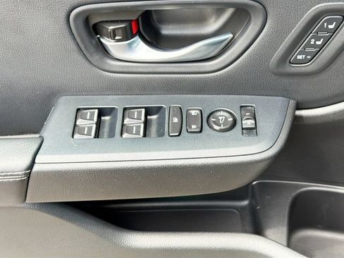 Used 2025 Honda Pilot EX-L image 16