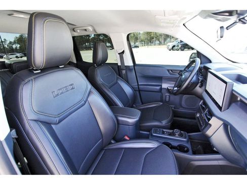 Used 2025 Ford Maverick Lobo image 27