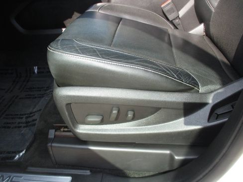 Used 2015 GMC Yukon SLT w/ Open Road Package image 17