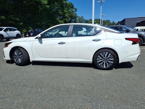 Certified 2023 Nissan Altima 2.5 SV w/ SV Premium Package FWD image 8