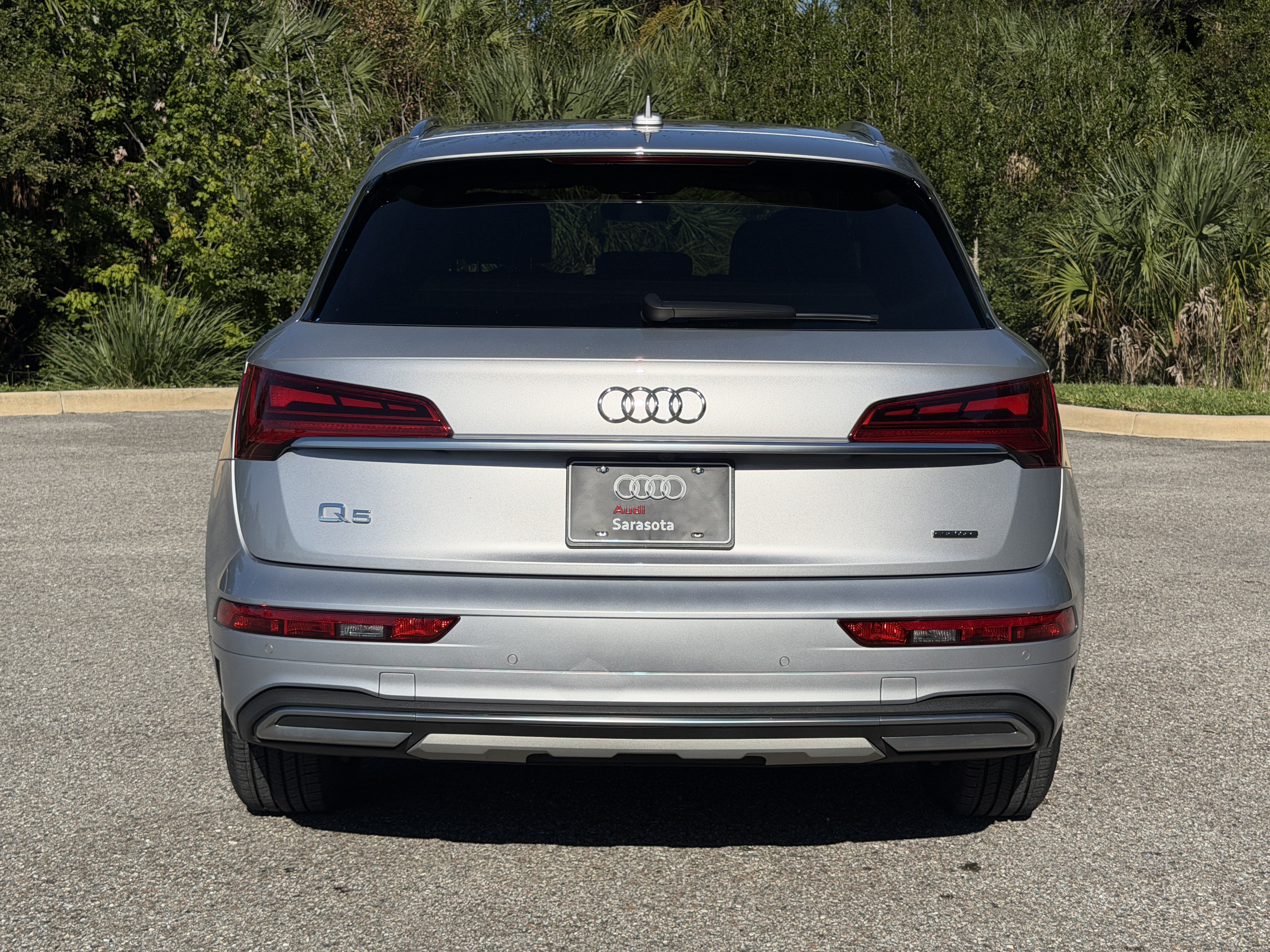 Used 2022 Audi Q5 2.0T Premium w/ Convenience Package AWD/4WD image 6