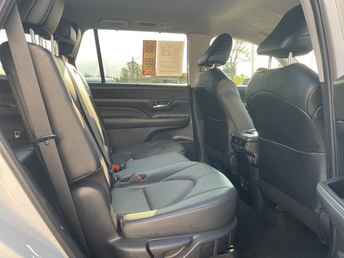 Used 2024 Toyota Grand Highlander XLE image 15