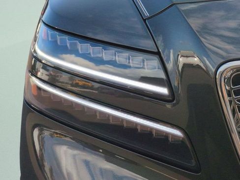 Certified 2025 Genesis GV80 2.5T Select AWD/4WD image 9