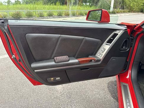 Used 2007 Cadillac XLR RWD image 13