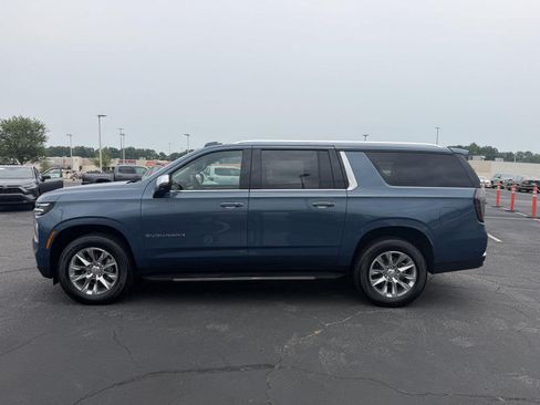 Used 2025 Chevrolet Suburban Premier w/ Sun And Tow Package AWD/4WD image 4
