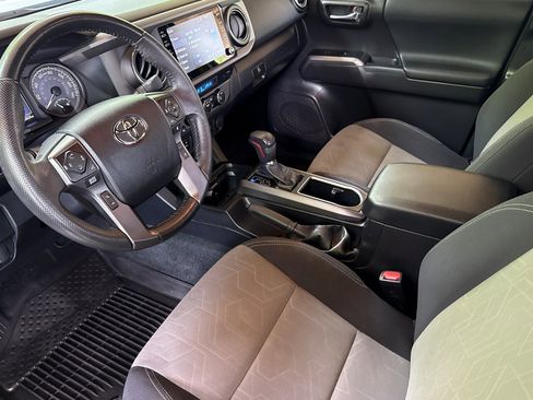 Used 2022 Toyota Tacoma TRD Off-Road w/ Technology Package AWD/4WD image 11