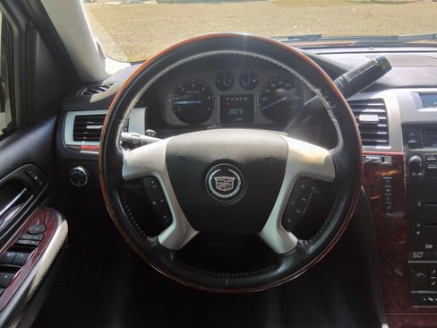 Used 2007 Cadillac Escalade Luxury image 22