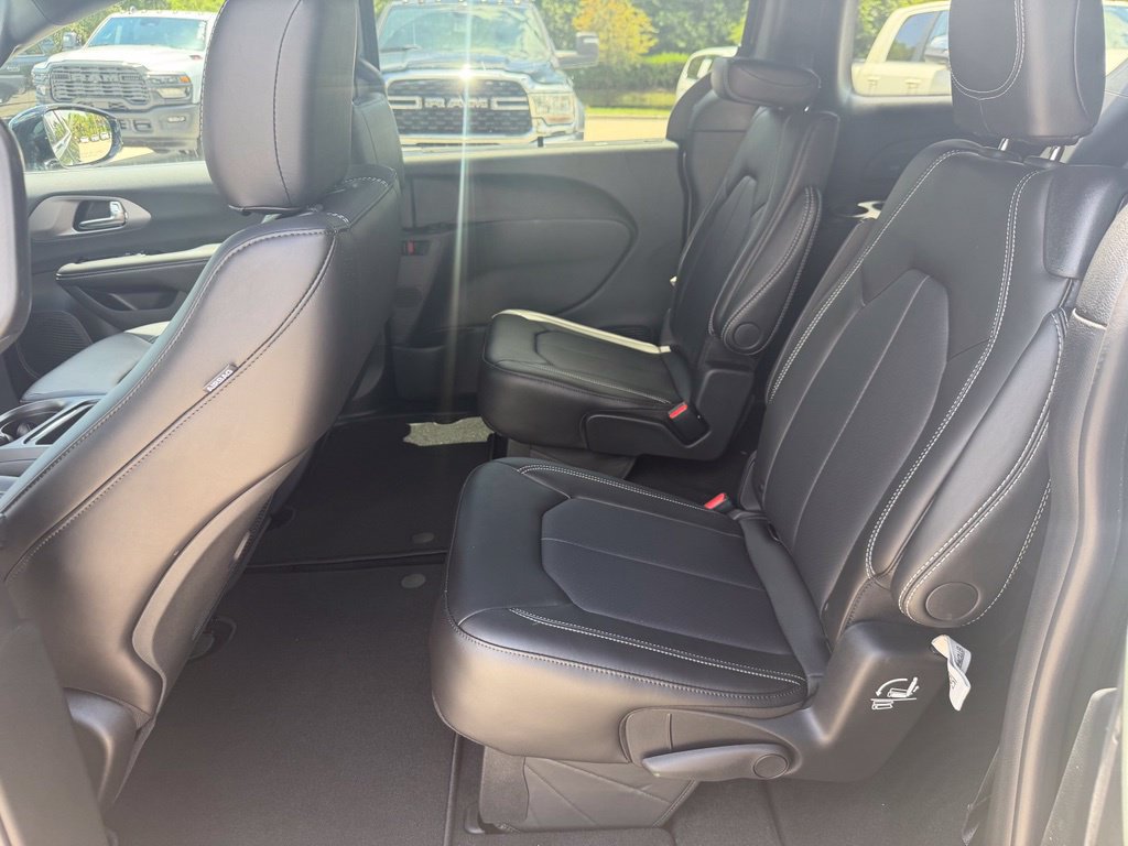 New 2027 Chrysler Pacifica Select w/ Family Tech Group FWD image 26