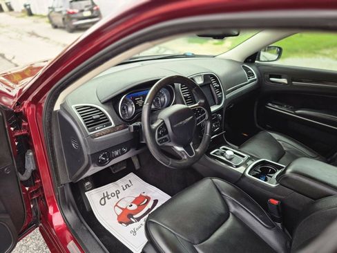 Used 2019 Chrysler 300 Limited AWD/4WD image 29