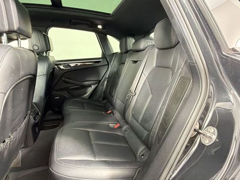 Used 2020 Porsche Macan AWD/4WD image 18