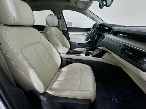 Used 2024 Audi Q8 e-tron Premium image 8