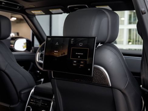 Used 2025 Land Rover Range Rover Long Wheelbase Autobiography image 36