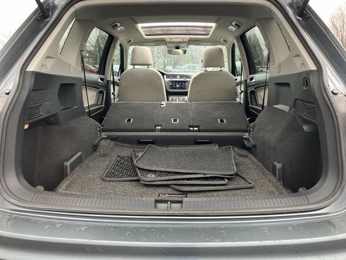 Used 2020 Volkswagen Tiguan SE w/ Panoramic Sunroof Package image 30