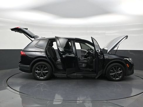 Used 2023 Volkswagen Tiguan SE FWD image 28
