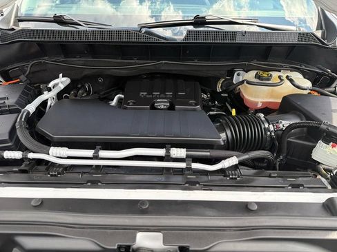 Used 2022 Chevrolet Silverado 1500 LT AWD/4WD image 7