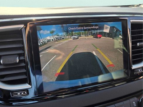 Used 2023 Chrysler Pacifica Touring-L FWD image 20