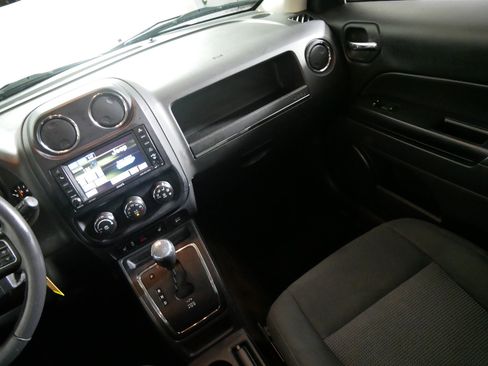 Used 2016 Jeep Patriot Latitude AWD/4WD image 11