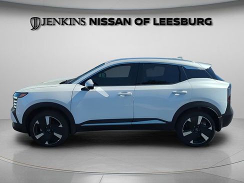 Certified 2025 Nissan Kicks SR FWD image 11