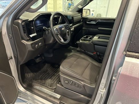 Used 2025 Chevrolet Silverado 1500 LT image 7