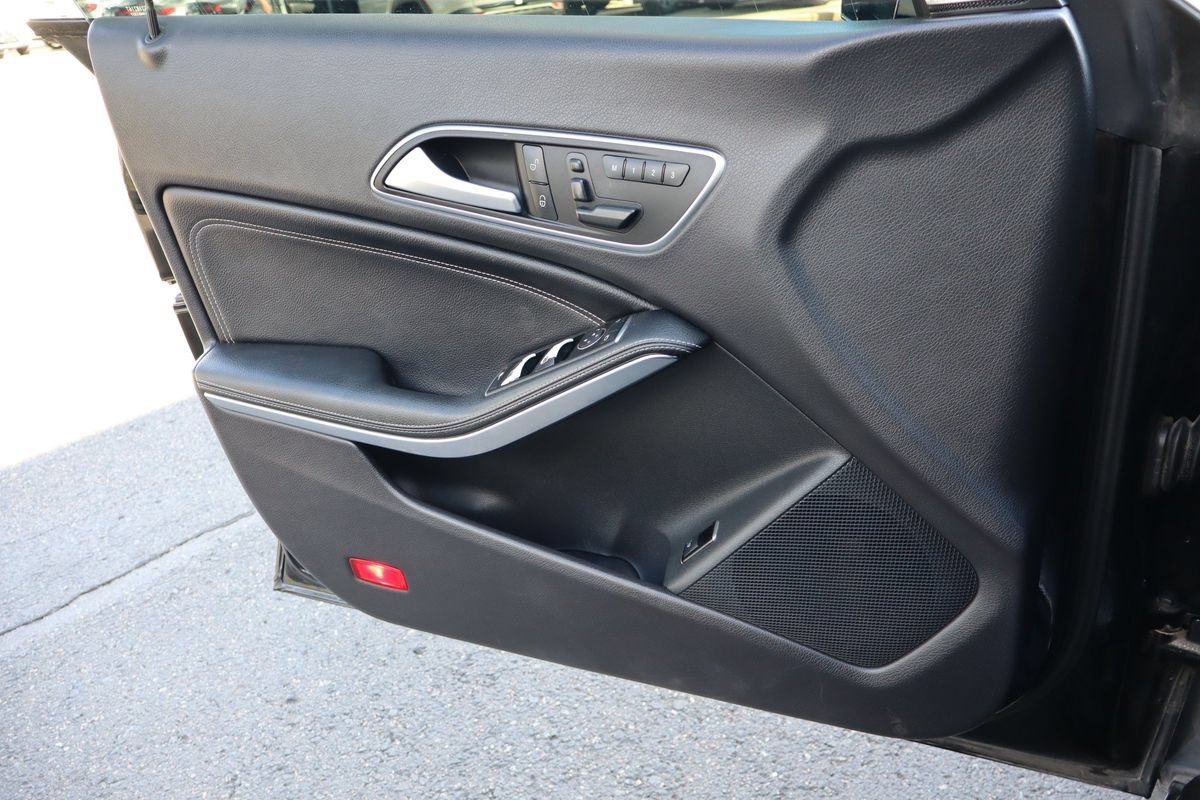 Used 2015 Mercedes-Benz CLA 250 4MATIC image 32