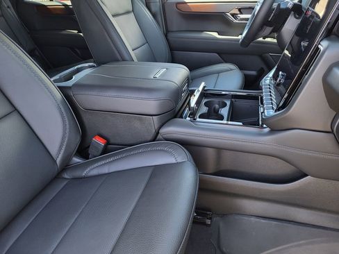 New 2026 GMC Yukon Denali w/ Denali Reserve Package AWD/4WD image 9
