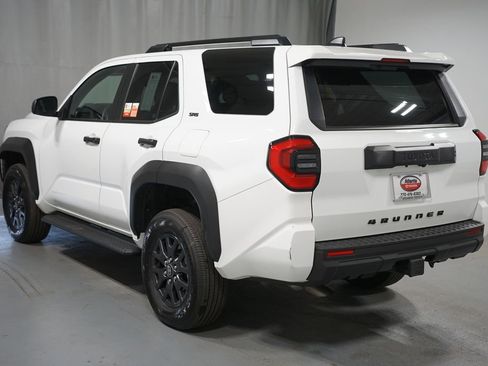 Certified 2025 Toyota 4Runner SR5 AWD/4WD image 6
