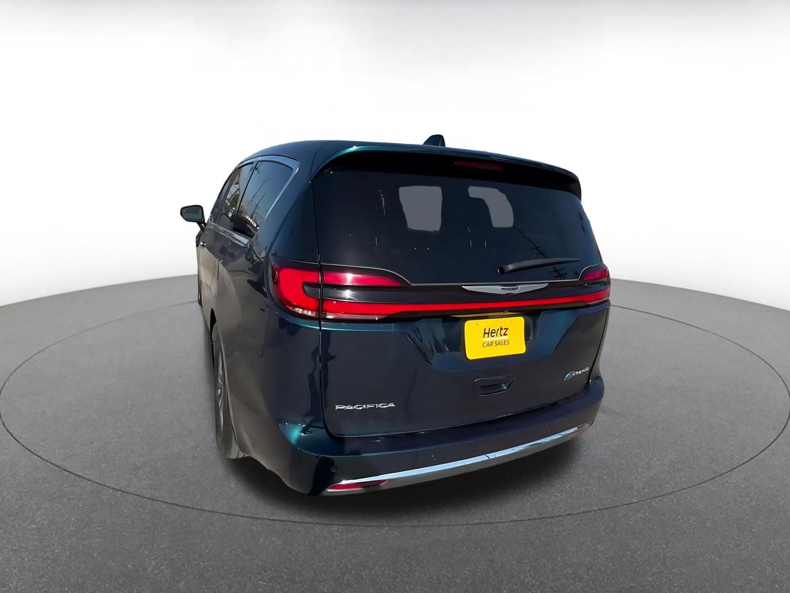 Used 2023 Chrysler Pacifica Touring-L FWD image 10