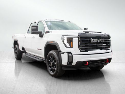 Used 2024 GMC Sierra 2500 AT4 w/ Technology Package AWD/4WD image 8