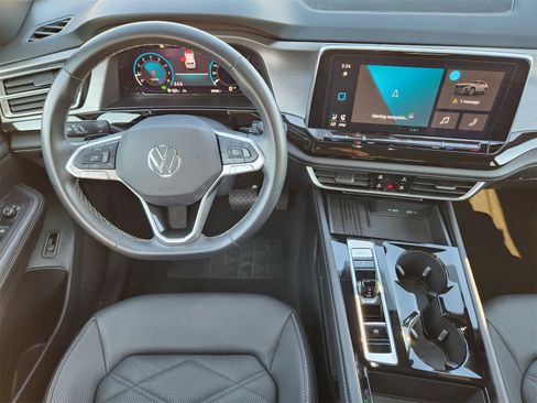 Used 2025 Volkswagen Atlas Cross Sport SE image 36