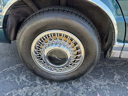 Used 1993 Chrysler LeBaron Landau FWD image 11