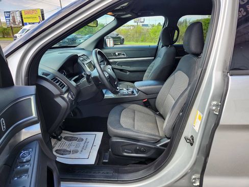 Used 2019 Ford Explorer XLT w/ Equipment Group 201A AWD/4WD image 11