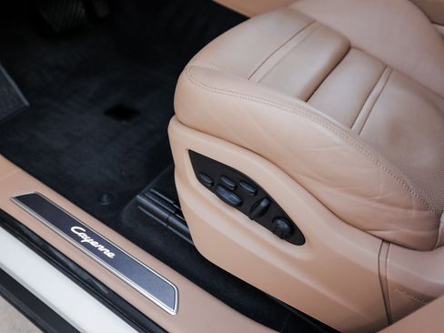 Certified 2023 Porsche Cayenne image 14