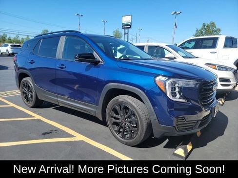 Used 2022 GMC Terrain SLE w/ Driver Convenience Package AWD/4WD image 1