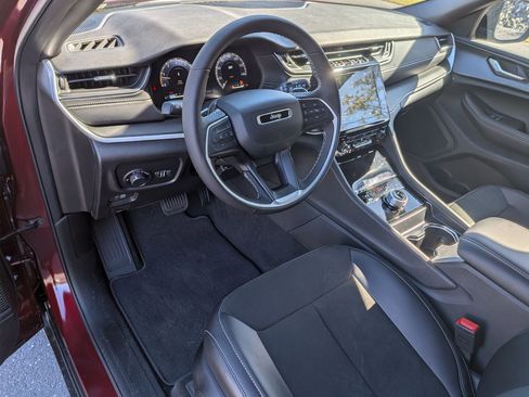 New 2025 Jeep Grand Cherokee Altitude image 11