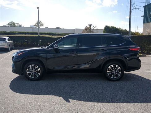 Certified 2022 Toyota Highlander XLE image 7