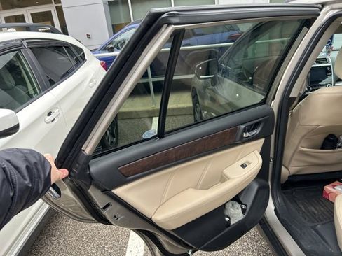 Used 2019 Subaru Outback 2.5i Limited w/ Popular Package #2 image 11