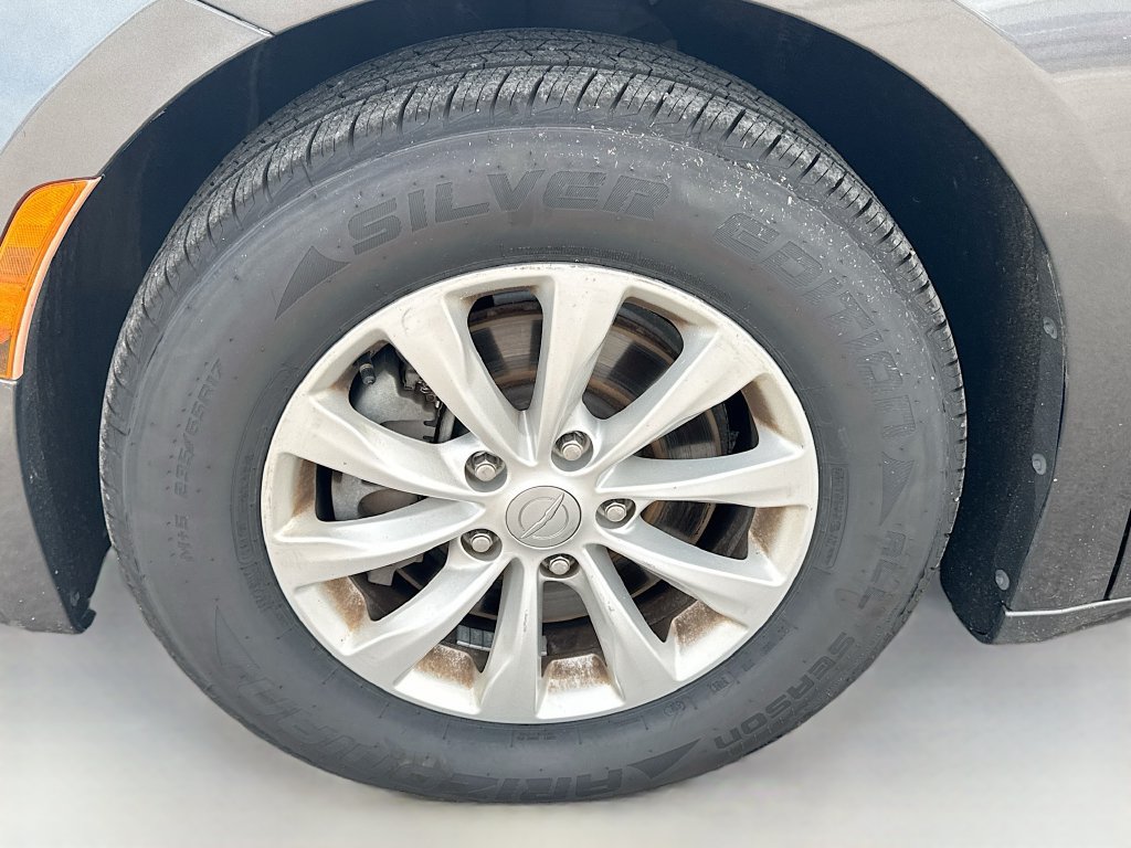 Used 2019 Chrysler Pacifica Touring-L FWD image 11