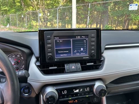 Used 2022 Toyota RAV4 XLE Premium FWD image 18