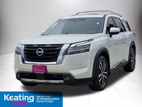 Used 2023 Nissan Pathfinder Platinum w/ Cargo Package AWD/4WD image 4