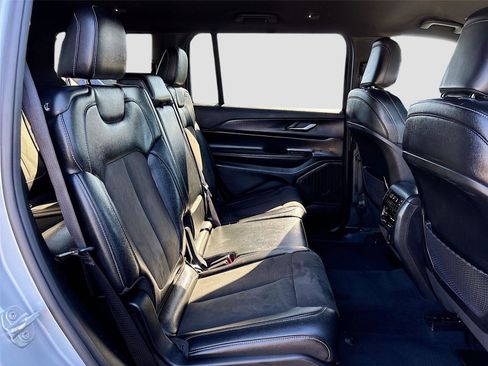 Used 2024 Jeep Grand Cherokee L Laredo image 29