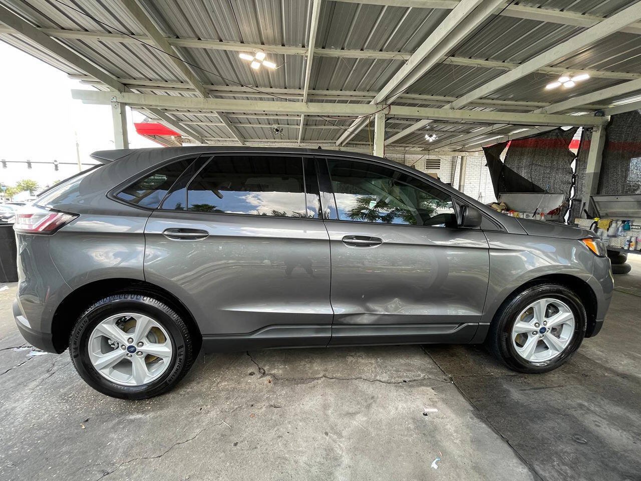 Used 2021 Ford Edge SE FWD image 2