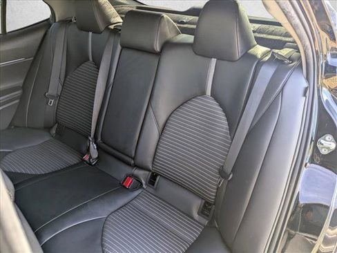 Used 2020 Toyota Camry SE image 14