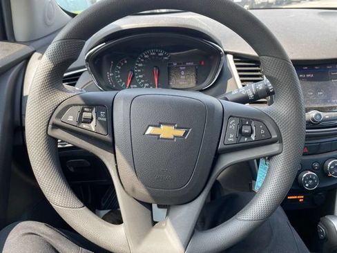 Used 2020 Chevrolet Trax LT FWD image 4