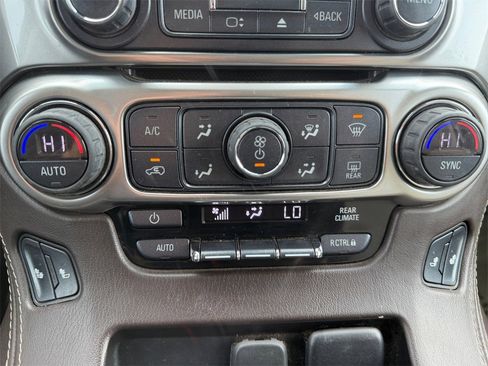 Used 2018 Chevrolet Suburban LT image 29