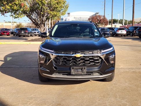 Used 2024 Chevrolet Trax LT image 3