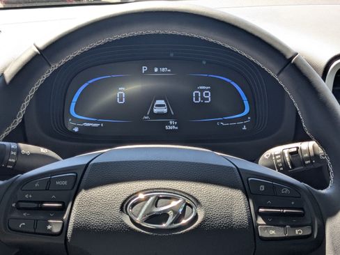 New 2025 Hyundai Venue Limited image 27